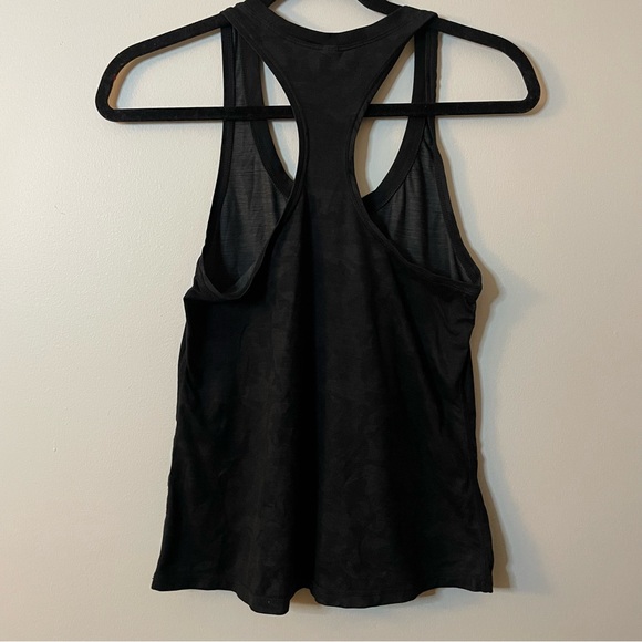 Vuori Lux Performance Racerback Black Camo Tank Top size small - Picture 3 of 5